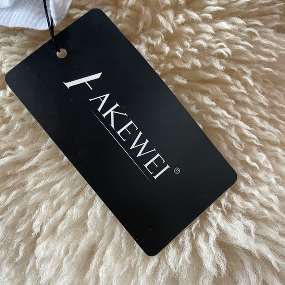 *NWT white cropped top - Picture 2 of 7